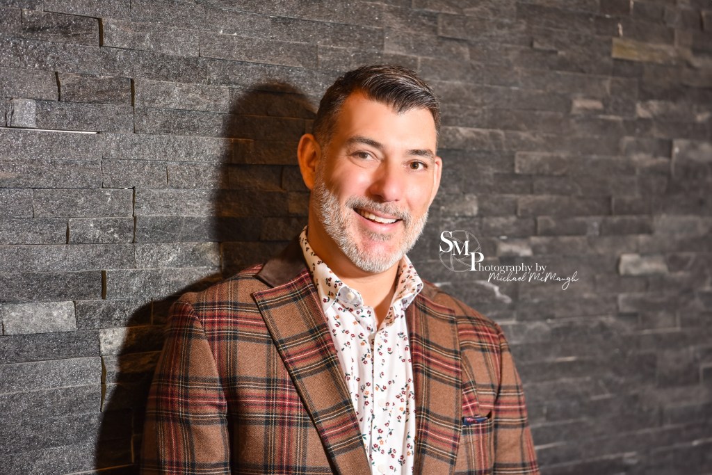 Stepping into offices for headshots is always an adventure! 

With a bit of editing magic, I can transform backgrounds to perfectly complement your outfit. Shooting with Charles was an absolute blast - check out these headshots! 

Go through this pictures to witness the some great smiles!