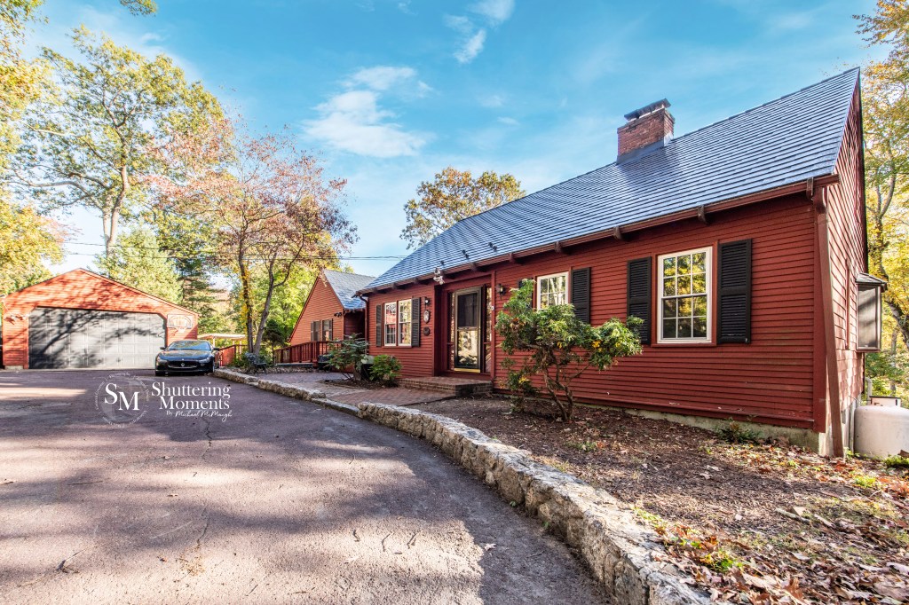 Professional Real Estate Photography in East Greenwich, RI: Showcasing 584 Division Rd and the Importance of Choosing the Right&nbsp;Photographer